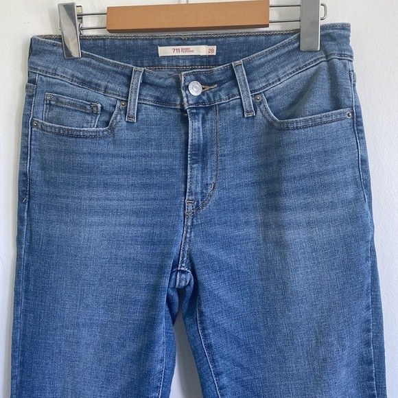 LEVI'S Womens 711 Mid-Rise Skinny Denim Jeans • Medium Wash • 28 W x 32 L - Picture 2 of 10